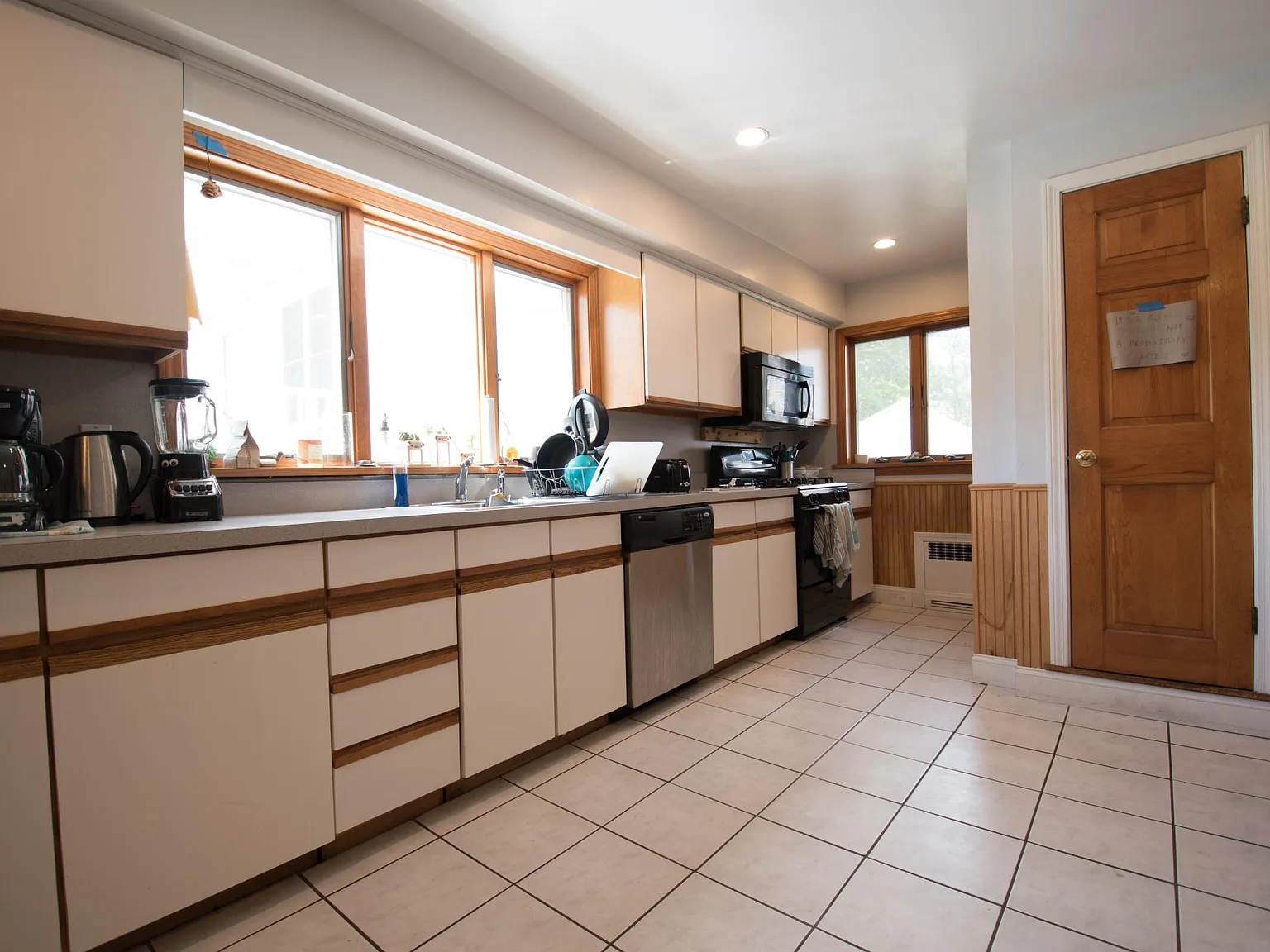 4 bed, 1400 sqft, $3,800 — Photo 4