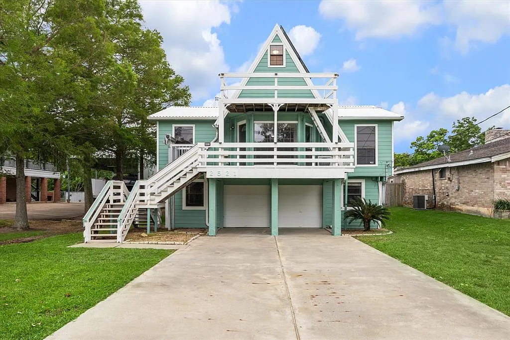 2521 Cliff Dr — Photo 1