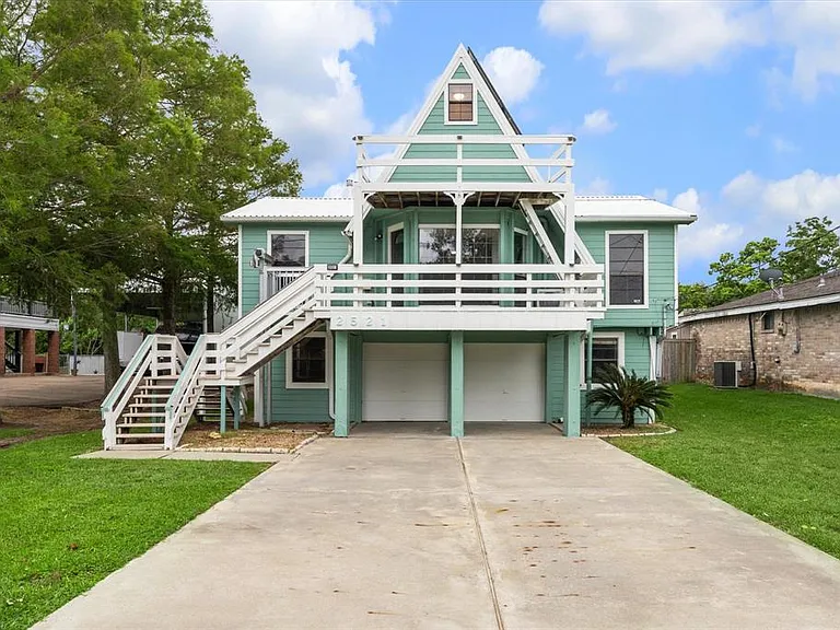 2521 Cliff Dr — Photo 1