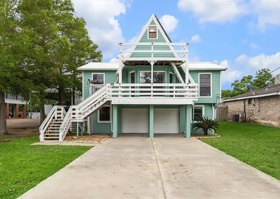 2521 Cliff Dr