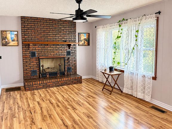 5th image of 305 3rd Ave S