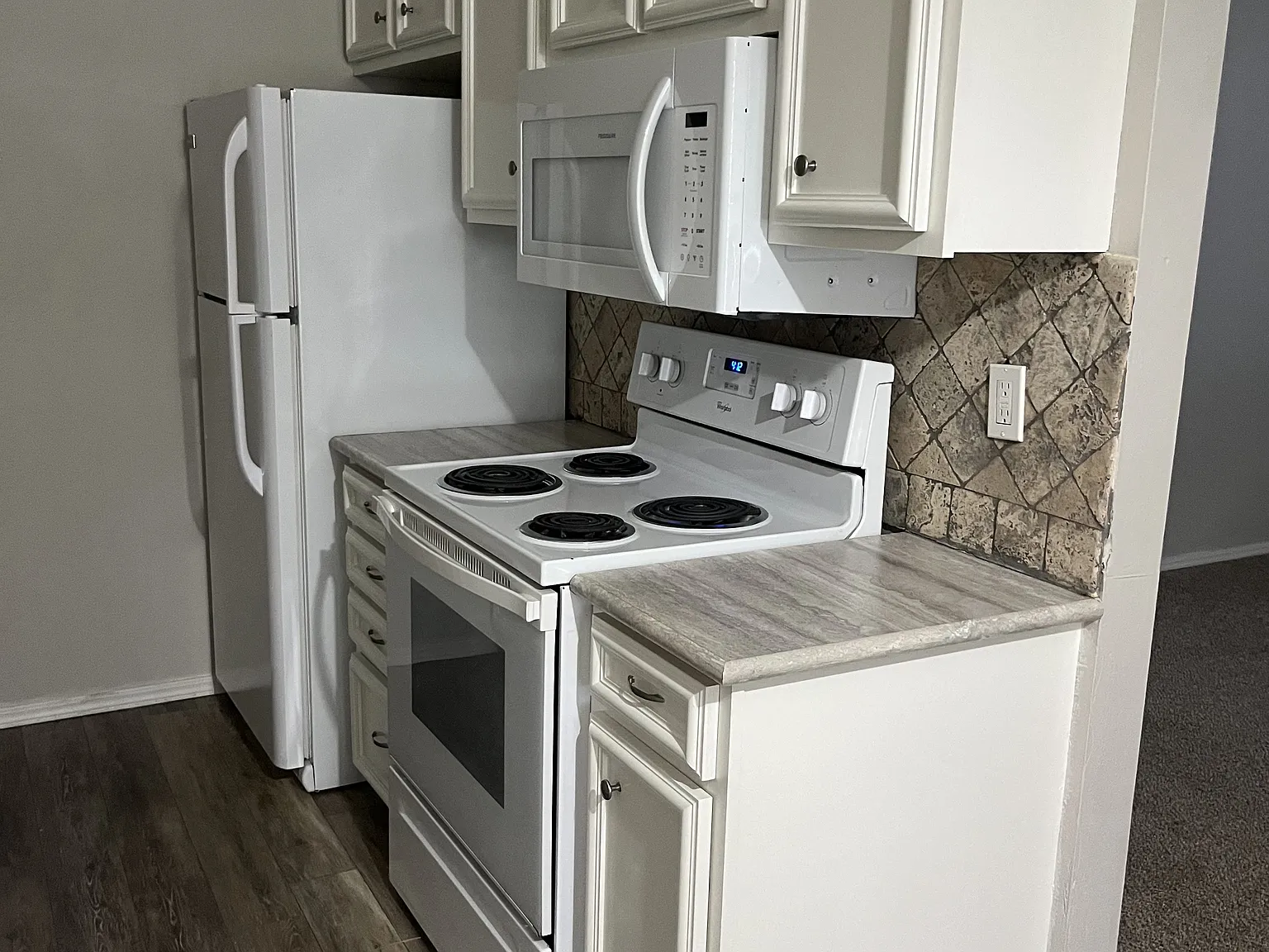 2 bed, 1.5 bath, 1080 sqft, $900 — Photo 2
