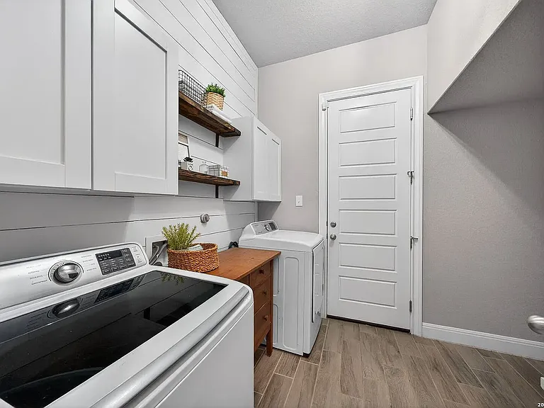 Washroom - W/D come with the home. Well decorated welcome area from the garage.