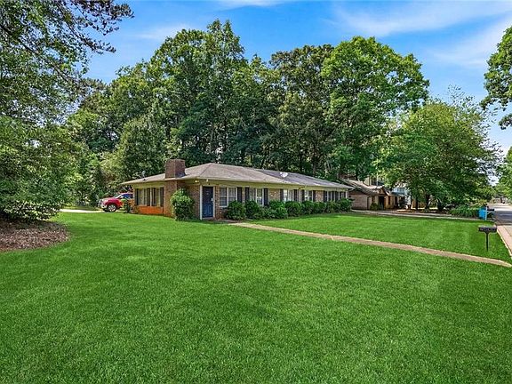 3rd image of 2124 Golfview Dr SE