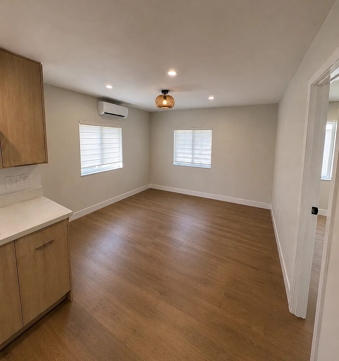 W Dryden St, Glendale — Photo 4