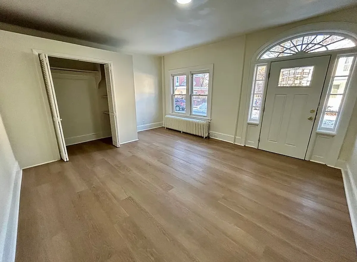 Building Photo - 310 N 5th St #2B