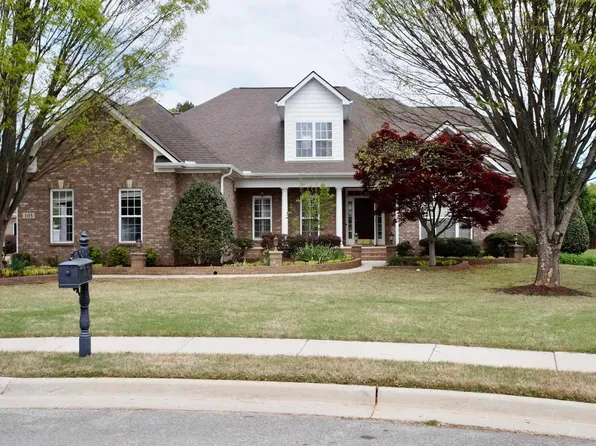 105 Bishop Spring Ct, Huntsville, AL 35806