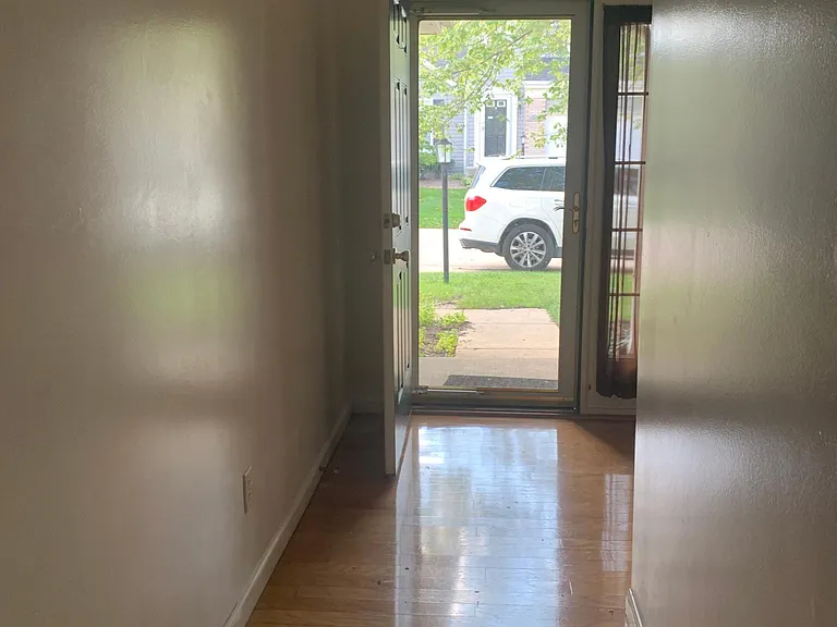 3612 King Edward Way — Photo 2