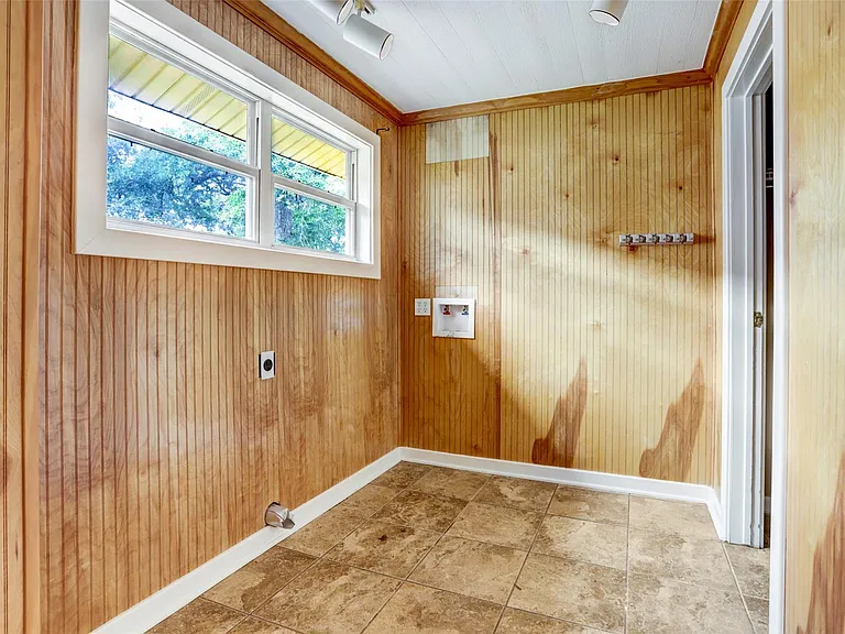 1207 N Meyer St — Photo 9