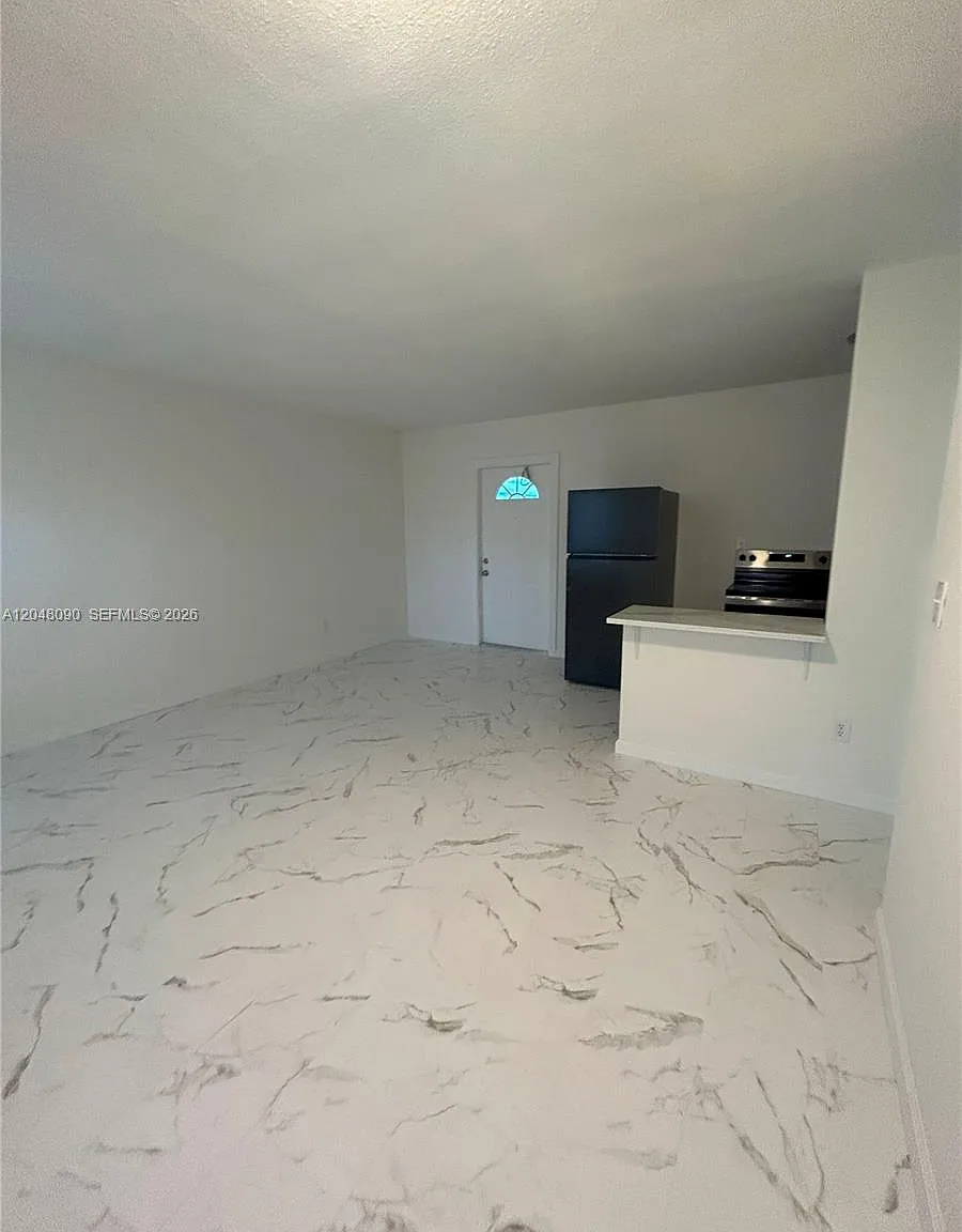 Lauderdale Park 6-33 1/2 — Photo 2