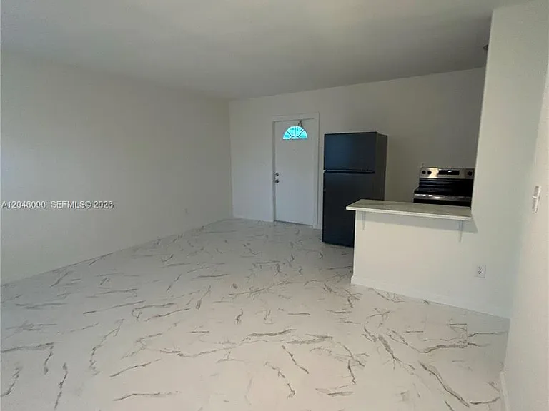 1119 NE 15th St #4 — Photo 2
