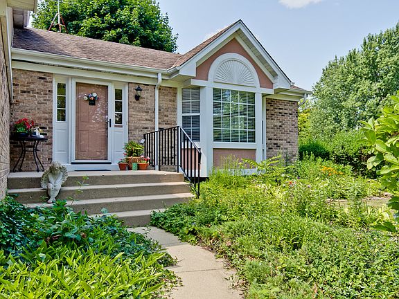 2nd image of 1090 Oak Wood Dr