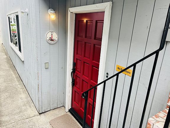 2nd image of 317 Heliotrope Ave #9E0317278