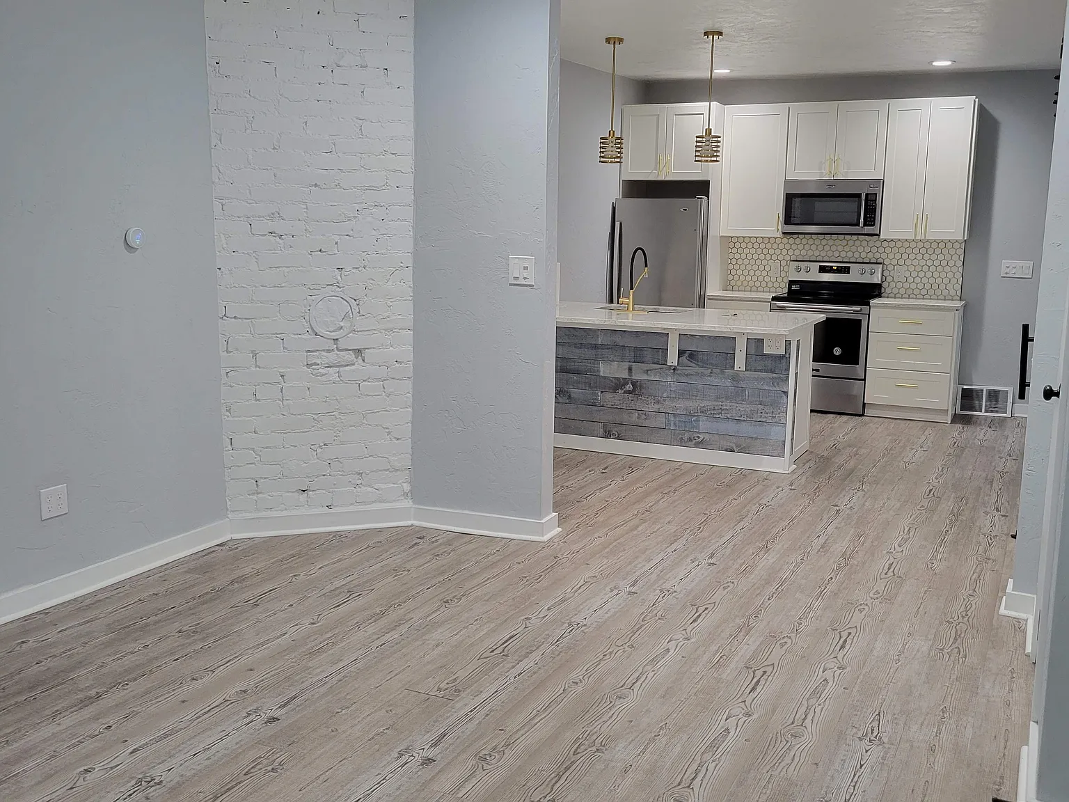 2 bed, 1.5 bath, 1000 sqft, $1,645 — Photo 3