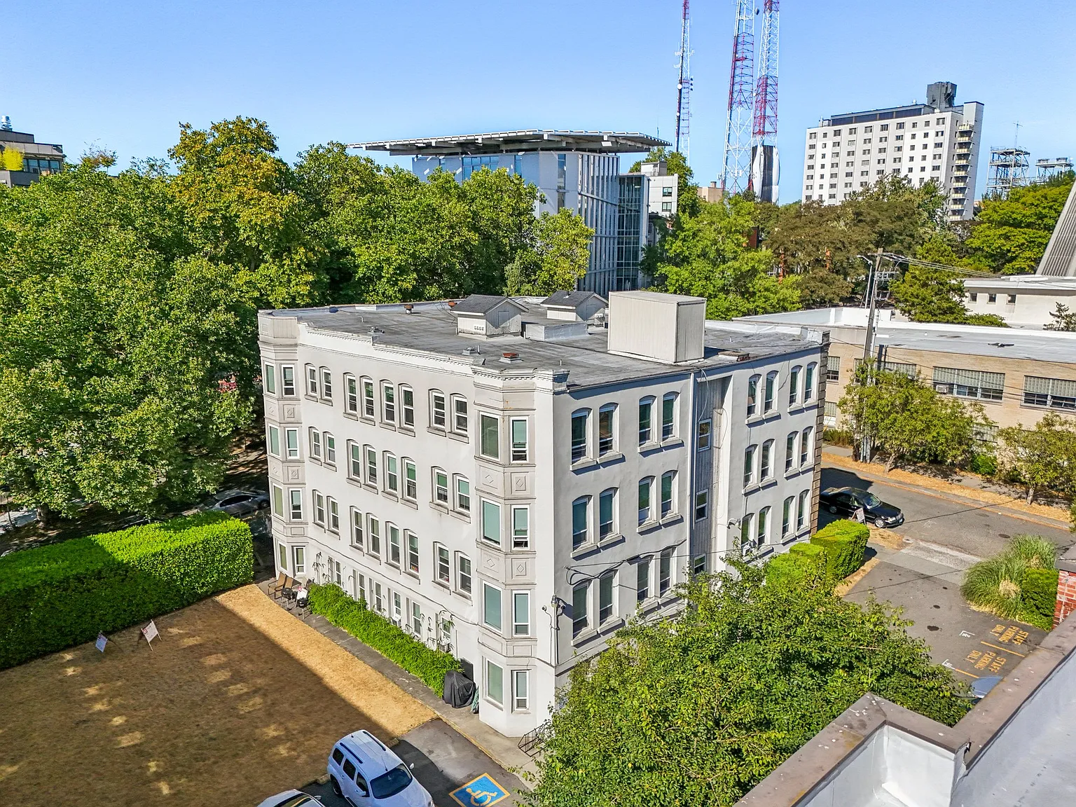 Imperial Apartments — Photo 1