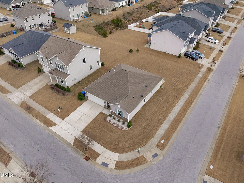 1st image of 304 Willow Grove Ln