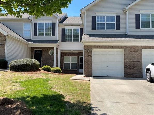 homes for sale near pineville nc