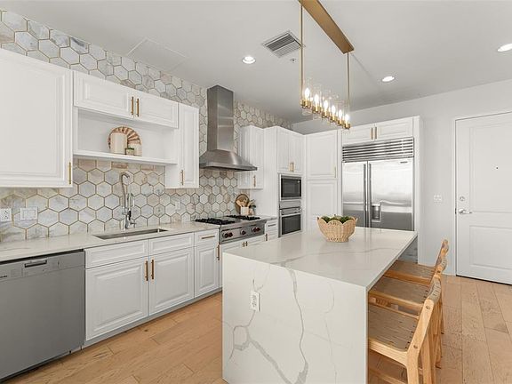 5th image of 150 E Robinson St #Penthouse 3504