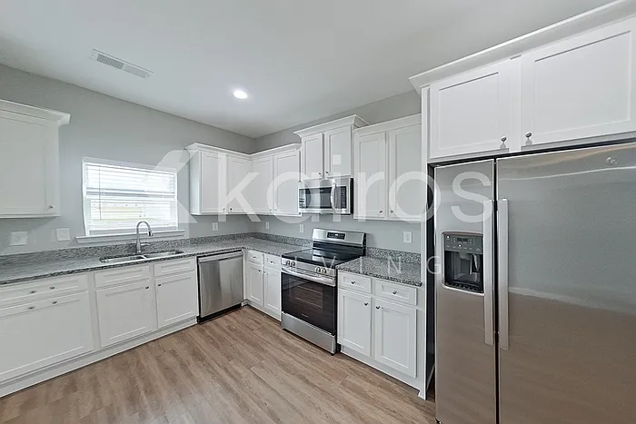 4 bed, 2.5 bath, 1923 sqft, $2,195 — Photo 3