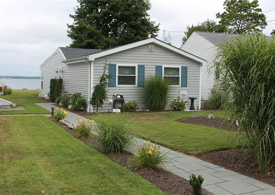 1st image of 271 Namquid Dr