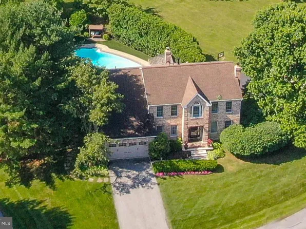 1 Balmoral Dr, Chadds Ford, PA 19317