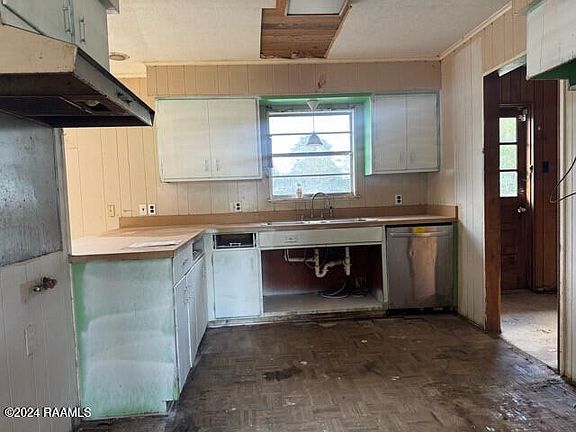 5th image of 607 Bayard St