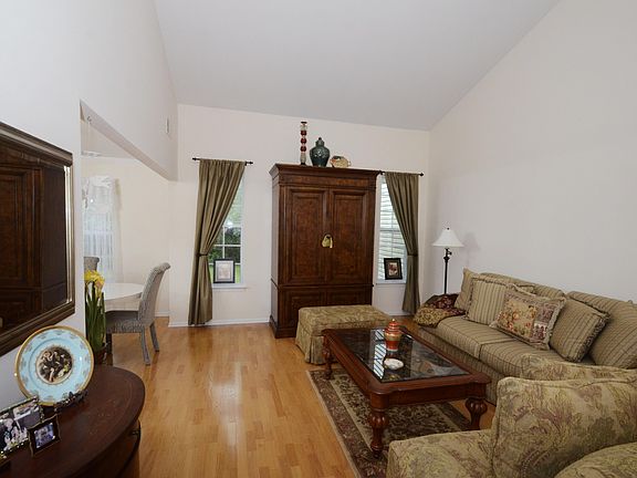 4th image of 33 Oliver Ct Unit 7