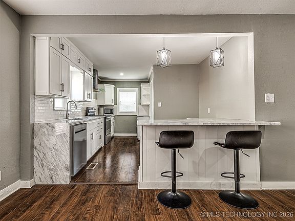 5th image of 1227 S Richmond Ave