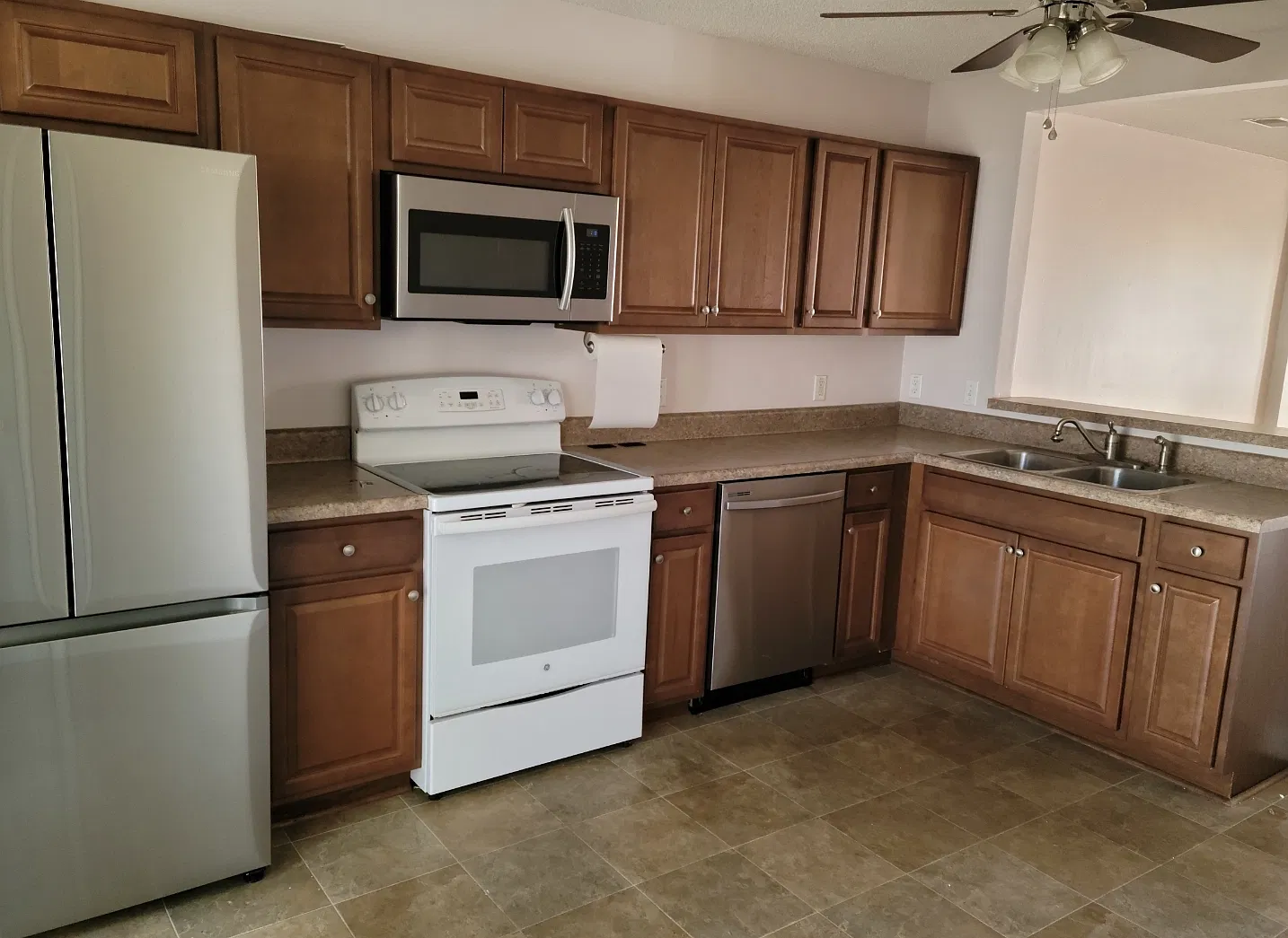 3 bed, 1435 sqft, $1,800 — Photo 3