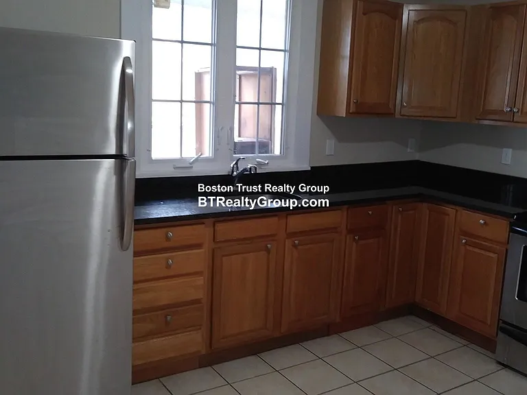 163 University Ave — Photo 13