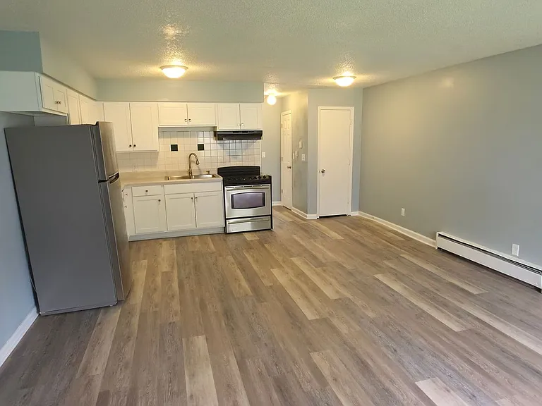 305 E John St #2 — Photo 2