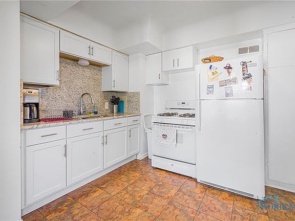 4th image of 4807 298th St