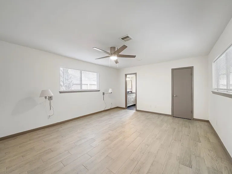 14202 Piping Rock Ln — Photo 12