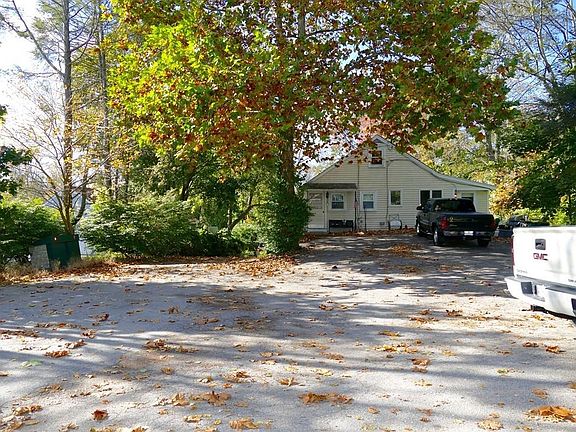 5th image of 136 Park St