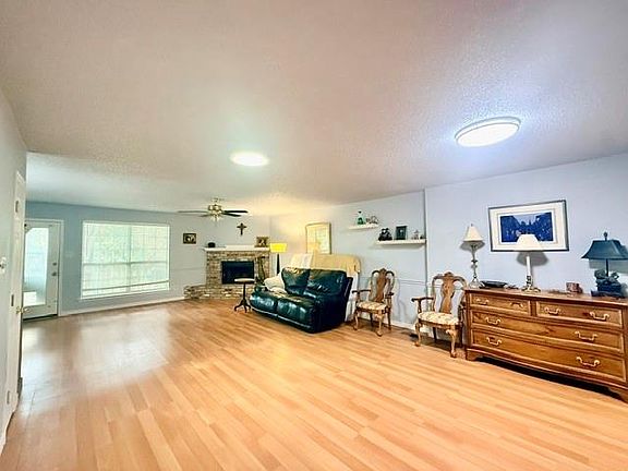 5th image of 307 Rosebud St