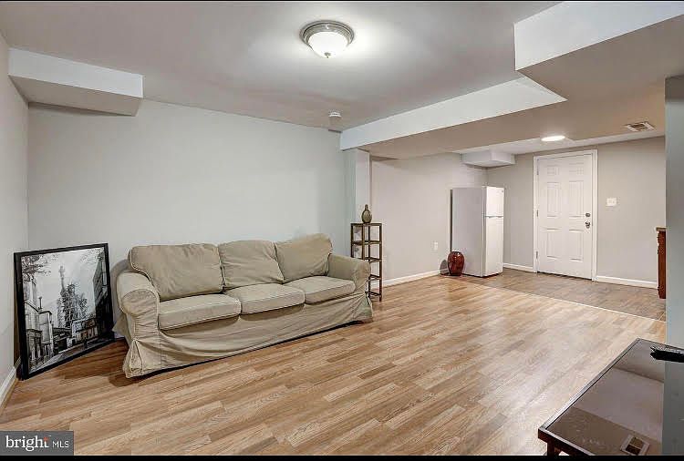 1st image of 323 Bradley Ave