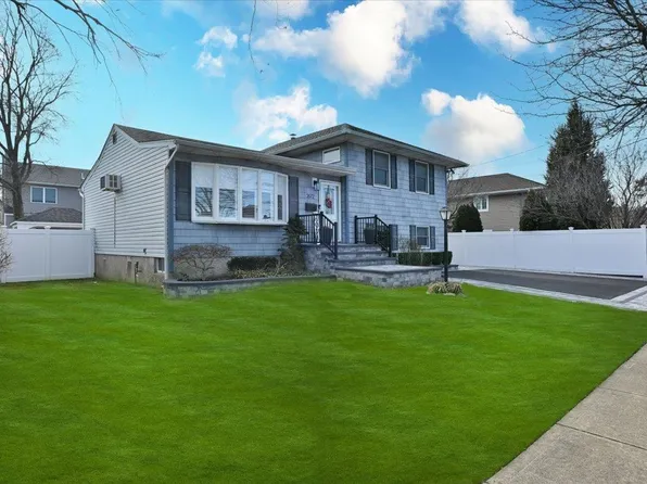 2672 Fisher Lane, Bellmore, NY 11710