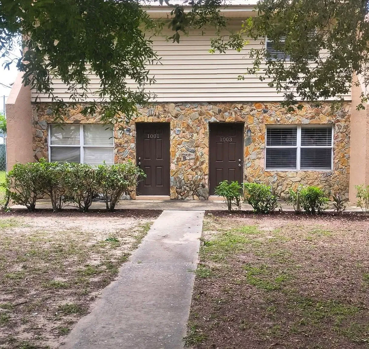 2 bed, 1.5 bath, 1200 sqft, $1,275 — Photo 2