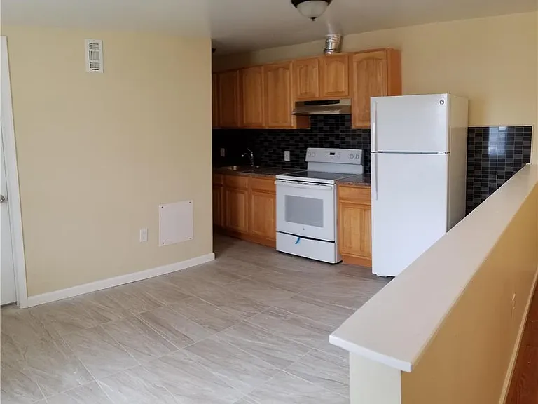 102 E Susquehanna St #4 — Photo 6