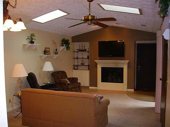 3rd image of 951 Pine Needles Dr