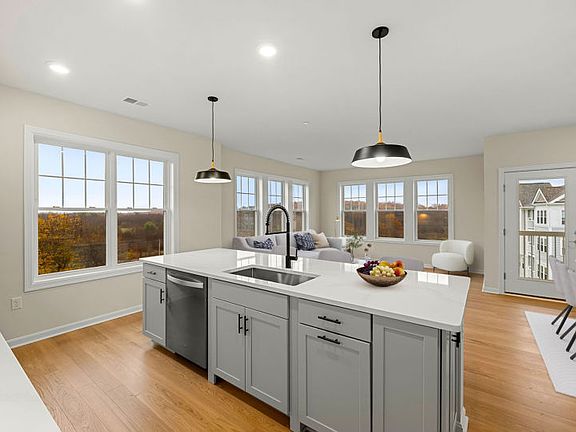 Large Island Plenty of Storage