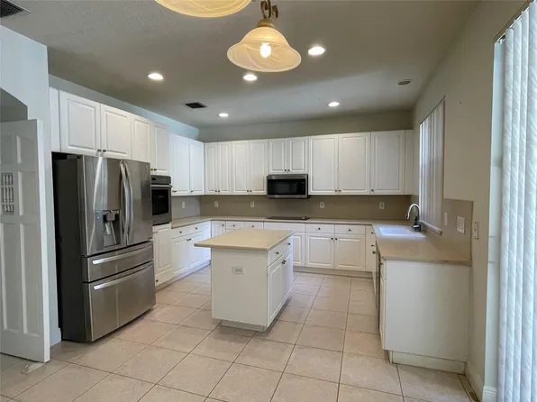 10225 NW 60th Pl, Pompano Beach, FL 33076