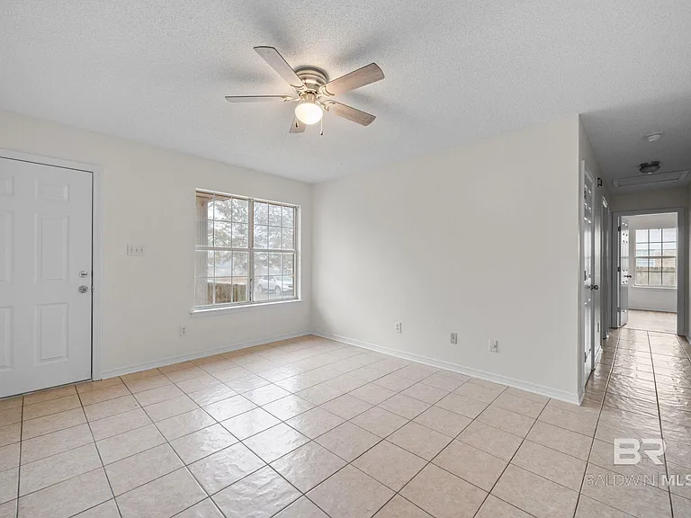 20938 Liberty Ln — Photo 2