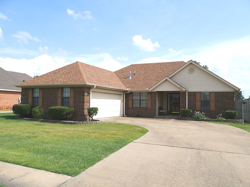 1st image of 654 White Oak Dr