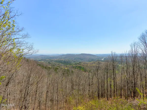 9 Sahkanaga Drive, Murphy, NC 28906