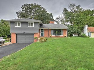 1935 Hawthorne Dr, Decatur, IL 62521