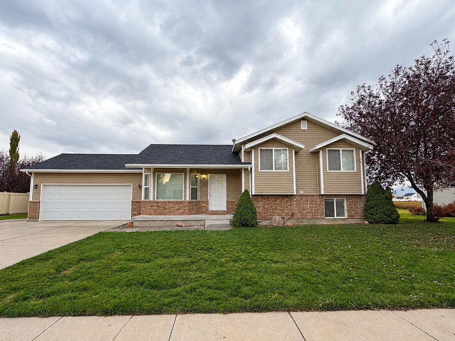 5 bed, 1882 sqft, $2,400 — Photo 1