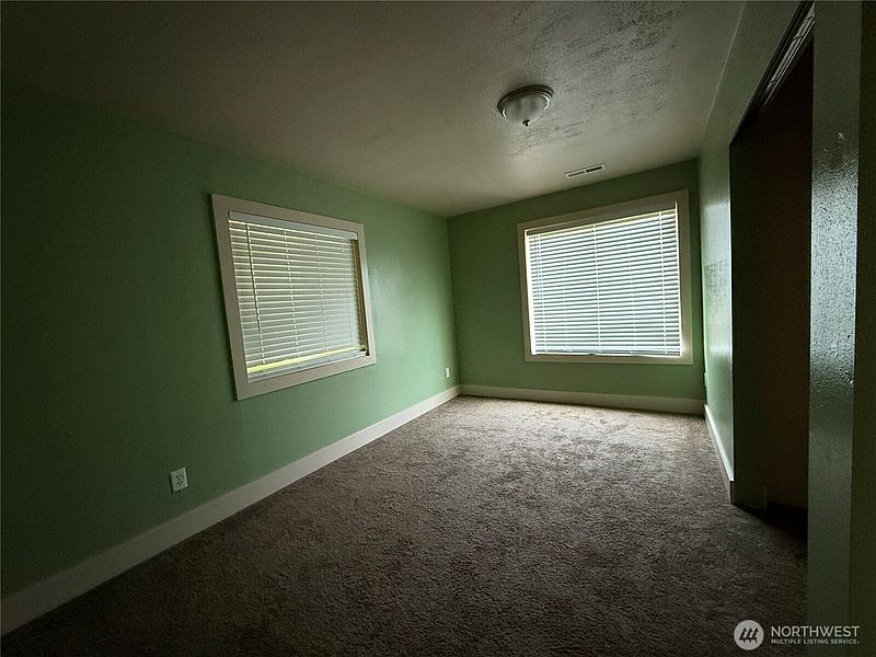 4th image of 2420 38th Avenue