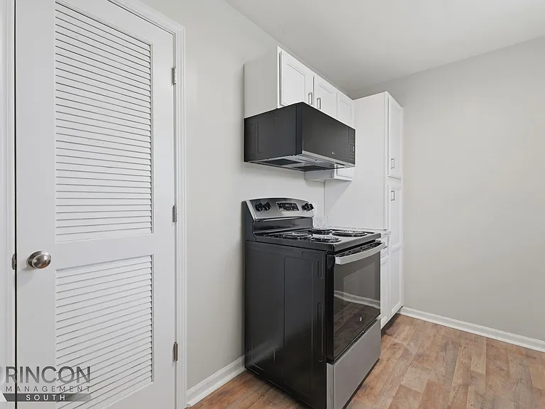 2125 Aberdeen Ave — Photo 1