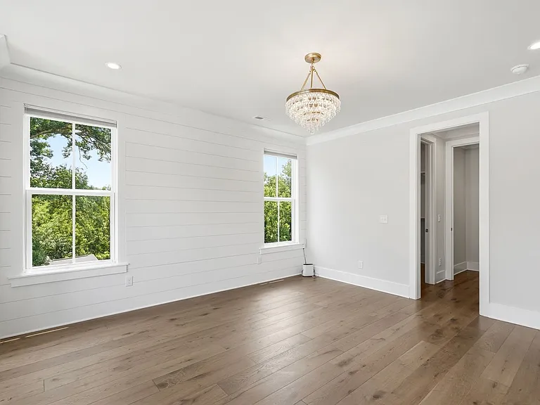 2428 Runnymede Ln — Photo 37